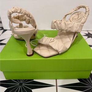 👡 Elegant cream heeled sandals by Sam Edelman